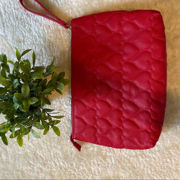 Betsy Johnston large red W/hearts clutch - Picture 2 of 4